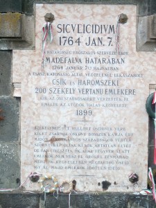 2008.06.22. Erdély, 14-Mádéfalvi emlékmű IM000203  