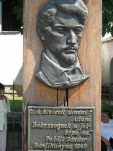 2008.06.24. Erdély, 06-Bánffyhunyad, Petőfi S. kopjafája IMG 0212 