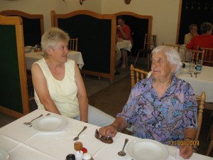 2009.08.13. Agárdi kiránduláskor a Vadász étteremben  016